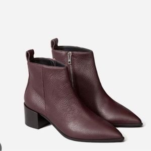 Brand new Everlane The Boss Boot. Size: 9.5. Color: Burgundy. Comes with box.